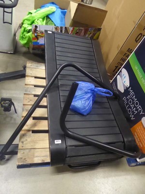 Lot 3372 - Curve fitness running machine