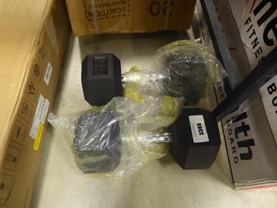 Lot 3386 - 1 20kg hexagon dumbbell plus 2 15kg hexagon...