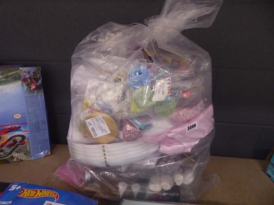 Lot 3399 - Large bag of party accessories