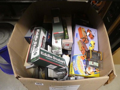 Lot 2475 - Box containing die cast vehicles
