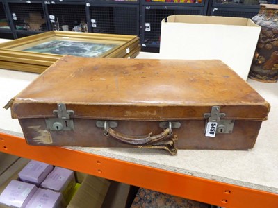 Lot 5458 - Vintage leather travelling case