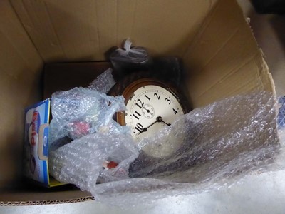 Lot 5462 - Box containing a clock in oak case, plus a tea...
