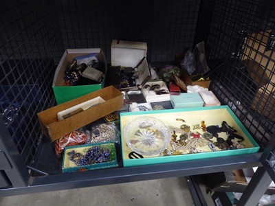 Lot 5521 - Cage containing quantity of costume jewellery