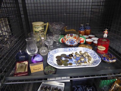 Lot 5523 - Cage containing military buttons, coins, Imari...