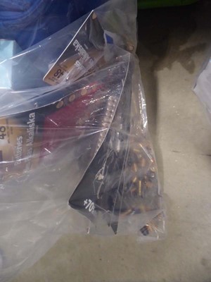 Lot 3666 - Bag of batteries