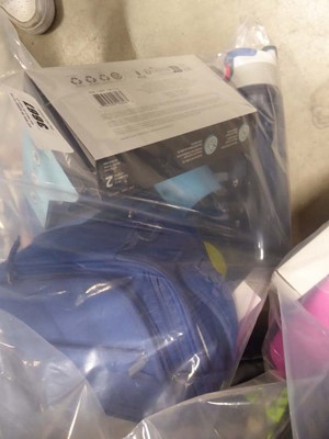 Lot 3667 - Bag containing Titan lunch bag, flasks etc