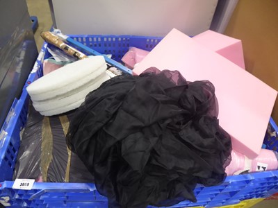 Lot 3669 - Large pallet of various household wares