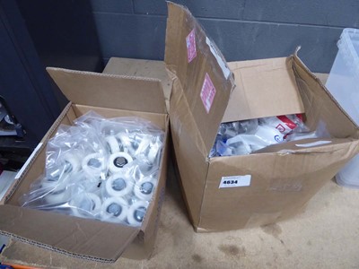 Lot 4634 - 1 box containing plumbing equipment to include...