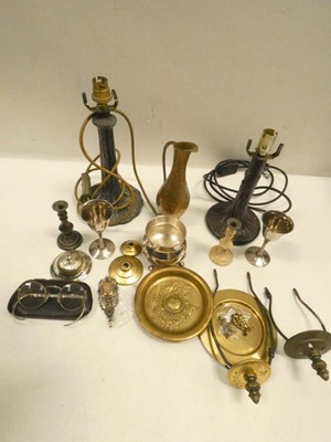 Lot 2098 - Various metalware, lamps, vintage round rim...