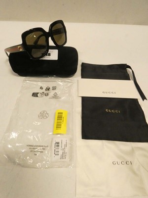 Lot 2118 - Gucci GG0036SN sunglasses with pouch and case