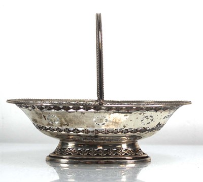 Lot 252 - An Edwardian silver bon bon dish of oval form...