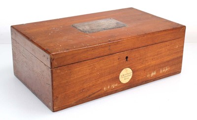 Lot 253 - An early 20th century mahogany box containing...