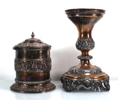 Lot 260 - An Elkington silver plated biscuit barrel of...