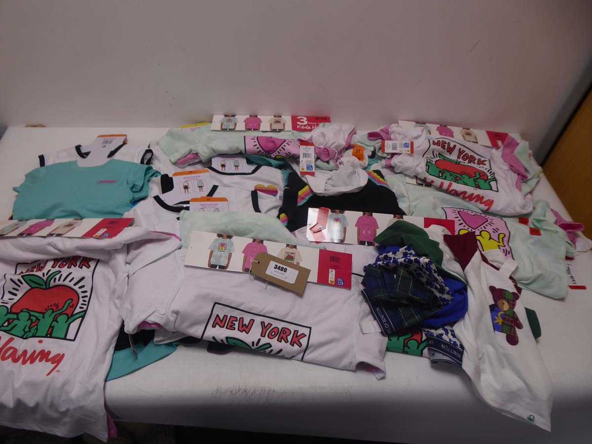 Lot Large selection of children's clothing