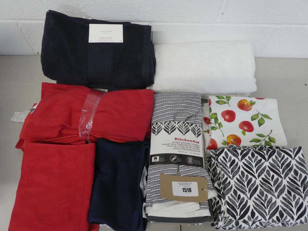 Lot Mixed lot of bath towels, hand towels and...