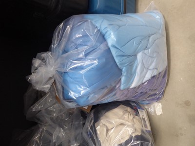 Lot 3283 - x2 below zero hooded blankets