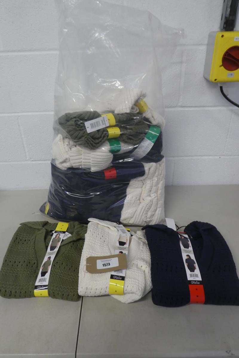 Lot Approx. 15 women's collared knitted jumpers by...