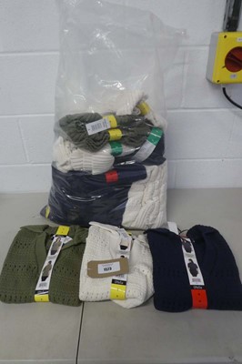 Lot Approx. 15 women's collared knitted jumpers by...