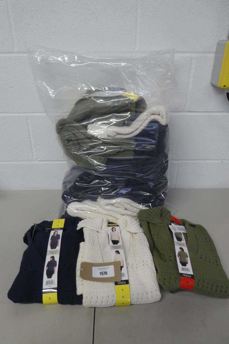 Lot Approx. 15 women's collared knitted jumpers by...