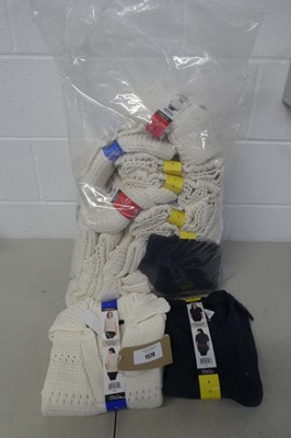 Lot Approx. 15 women's collared knitted jumpers by...