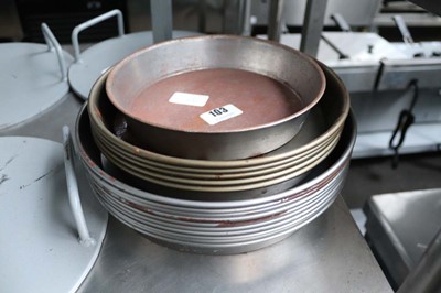 Lot 103 - Stack with 3 assorted size pizza dishes