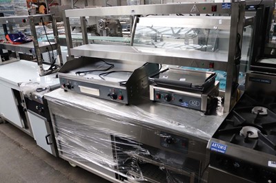 Lot 145 - 150cm electric Ace mobile chefs pass with 2...