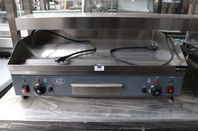 Lot 147 - 75cm electric Ace 2 burner mirror top griddle
