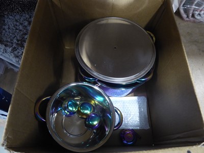 Lot 3107 - Cookware set in a pearlescent finish