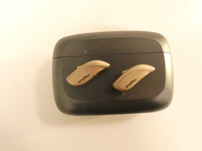 Lot 2116 - Pair of Amplifon GN hearing aids in case