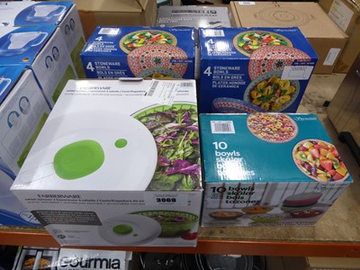 Lot 3069 - x2 boxed sets, 4 stoneware bowls, further...