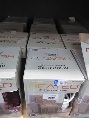 Lot 3224 - 4 Berkshire heated lux faux fur throws