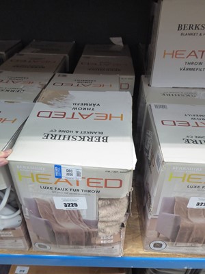 Lot 3225 - 4 Berkshire heated lux faux fur throws