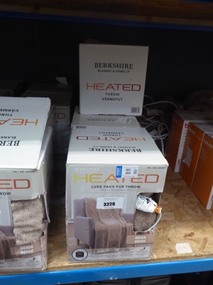 Lot 3226 - 5 Berkshire heated lux faux fur throws