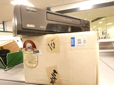 Lot 2256 - Box containing a Matsui video player, Technika...
