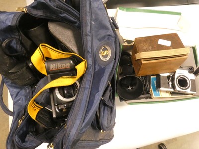 Lot 2257 - Bag and box containing various cameras and...
