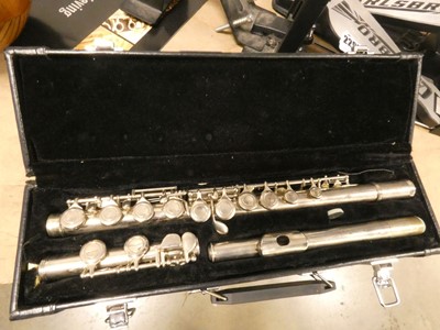 Lot 2294 - Cased flute