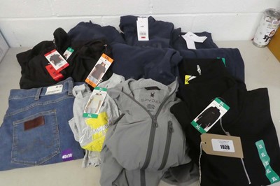 Lot Approx. 15 branded items of clothing to...