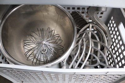 Lot 182 - Box containing assorted 20 qt and other sized...