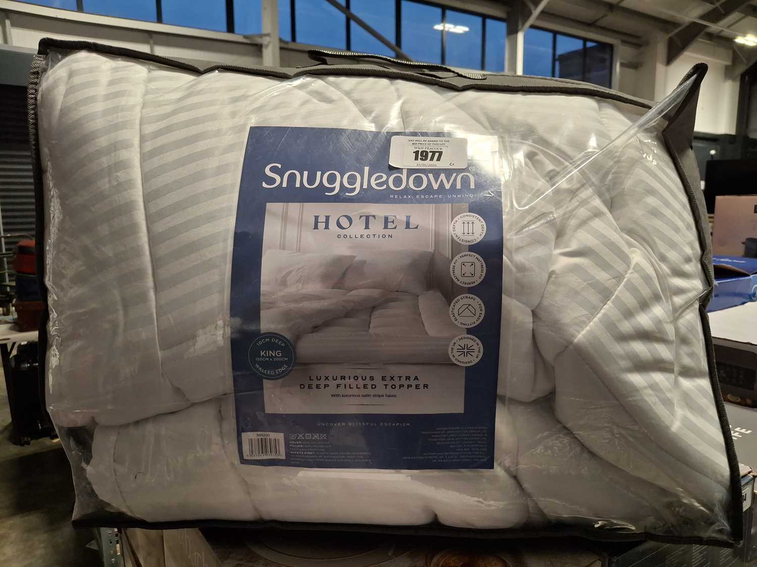 Lot Snuggledown hotel collection luxurious extra...