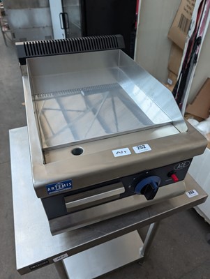 Lot 252 - 40cm gas Ace single burner flat top griddle