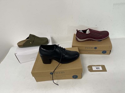 Lot 3x Boxed pairs of Pavers shoes in various...