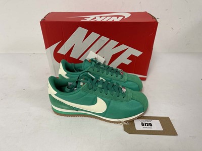 Lot Nike cortez trainers in green size UK5 - boxed