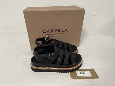Lot Carvela fortuna weave sandals in black size...