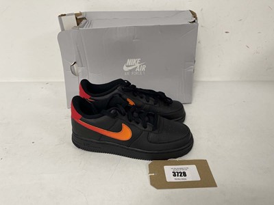 Lot Nike air force 1 low trainers in black size...