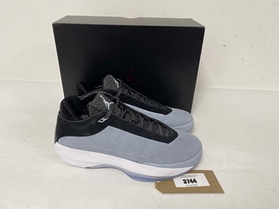 Lot Nike air jordan 40 trainers in blue grey size...