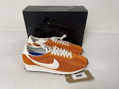 Lot Nike LD-1000 trainers in campfire orange size...