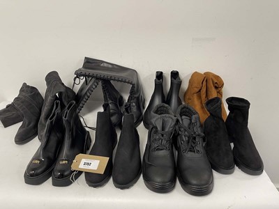 Lot 8x Pairs of boots in various styles to include...