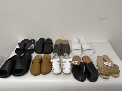 Lot 9x Pairs of sandals in various styles to...