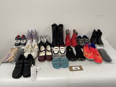 Lot 17x Pairs of children's shoes in various...