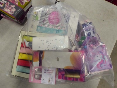 Lot x11 mixed gift sets to include Dove, White fox...
